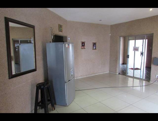 6 BEDROOM HOUSE FOR SALE IN WHITE RIVER EXT 18